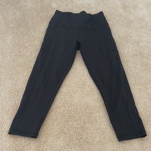 Victoria Sport Knockout by Victoria Secret Capri Leggings in Black Size S